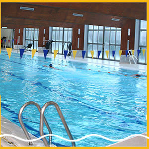 ganzjährig geöffnetes öffentliches Schwimmbad in Laruns