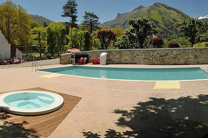 the heated swimming pool and jacuzzi